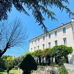 Les Glycines: Charming In Historic Building Near Center Digne-les-Bains